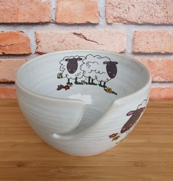  Liten garnbolle med sau