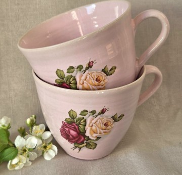 Rosa kopp med roser 