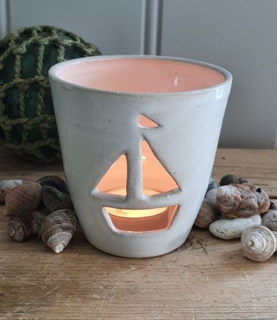 Ship o´hoi - lysholder med båt, hvit