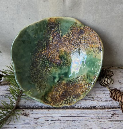 Skål i grønt og brunt