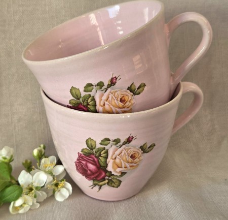 Rosa kopp med roser 